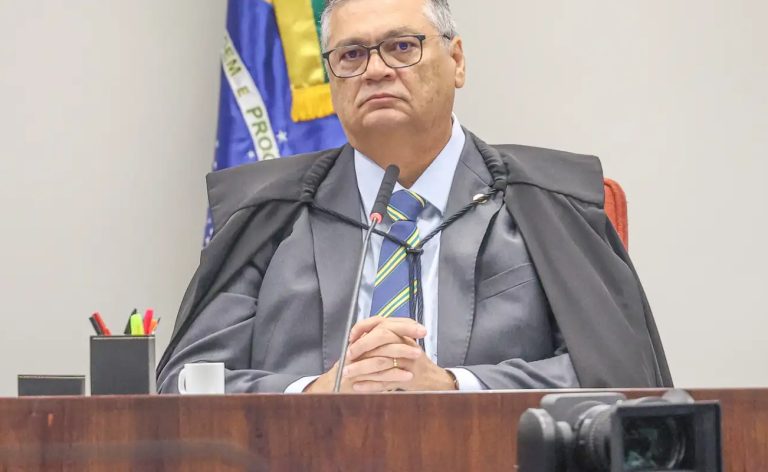 STF começa a decidir futuro de "penduricalhos" que inflam salários