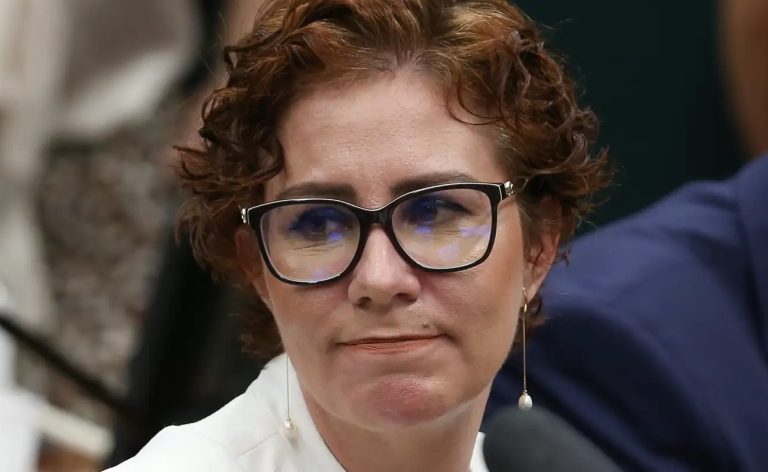 STF vota hoje (12) sobre perda do mandato de Carla Zambelli