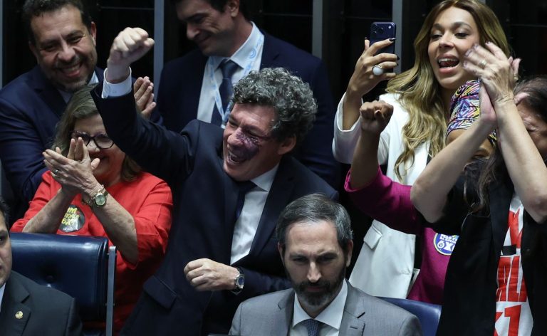Senado aprova fim da escala 6x1 e redução da jornada de trabalho