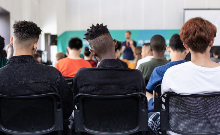 Senado aprova política nacional de incentivo à formação de professores