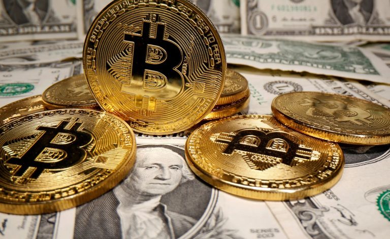 Site oferece criptomoedas por posts de apoio a Flávio Bolsonaro