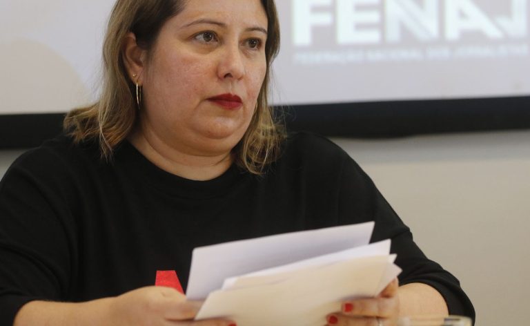 "Tiktokização" e crise sufocam propostas de campanha, diz Fenaj
