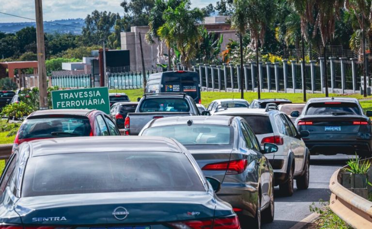 carros nas ruas