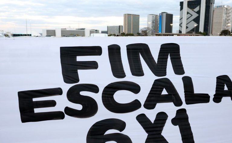 Vereadores fazem “protocolaço” de projetos pelo fim da escala 6x1