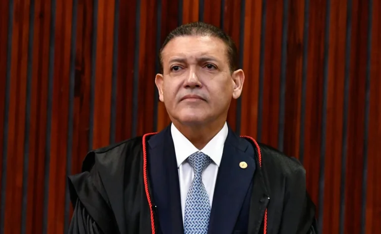 nunes-marques-tse-julga-decisao-que-suspendeu-atlasintel-sobre-flavio-bolsonaro-scaled